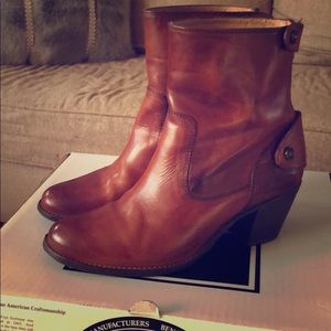 Frye Jackie short zip bootie in Redwood color.